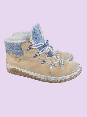 Sorel Suede Women's Winter Boot with Laces - Size 5